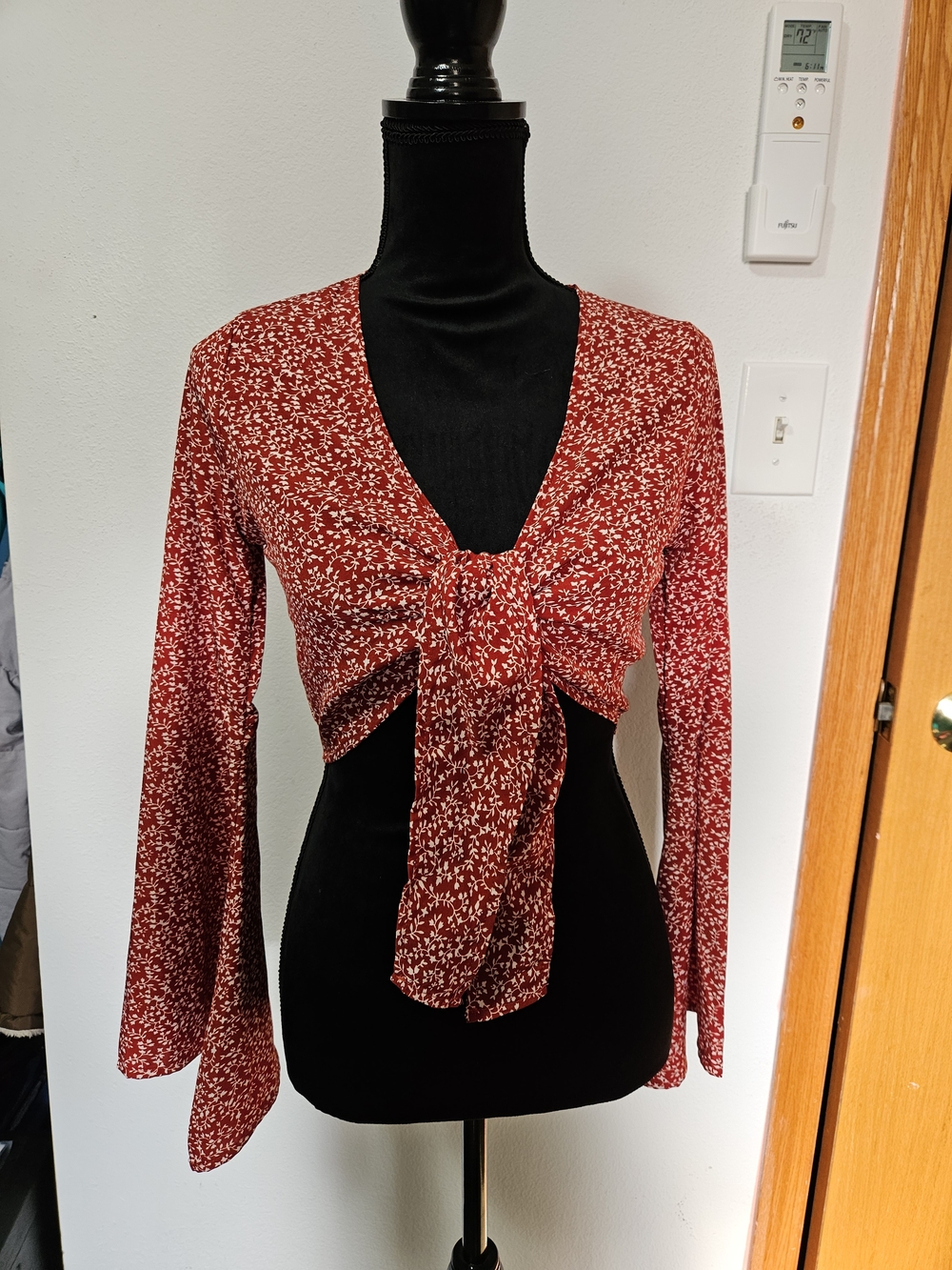 SHEIN Red Floral Tie-Front Crop Top with Long Sleeves